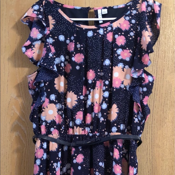 Elle flutter-sleeve dress with belt - Picture 2 of 6